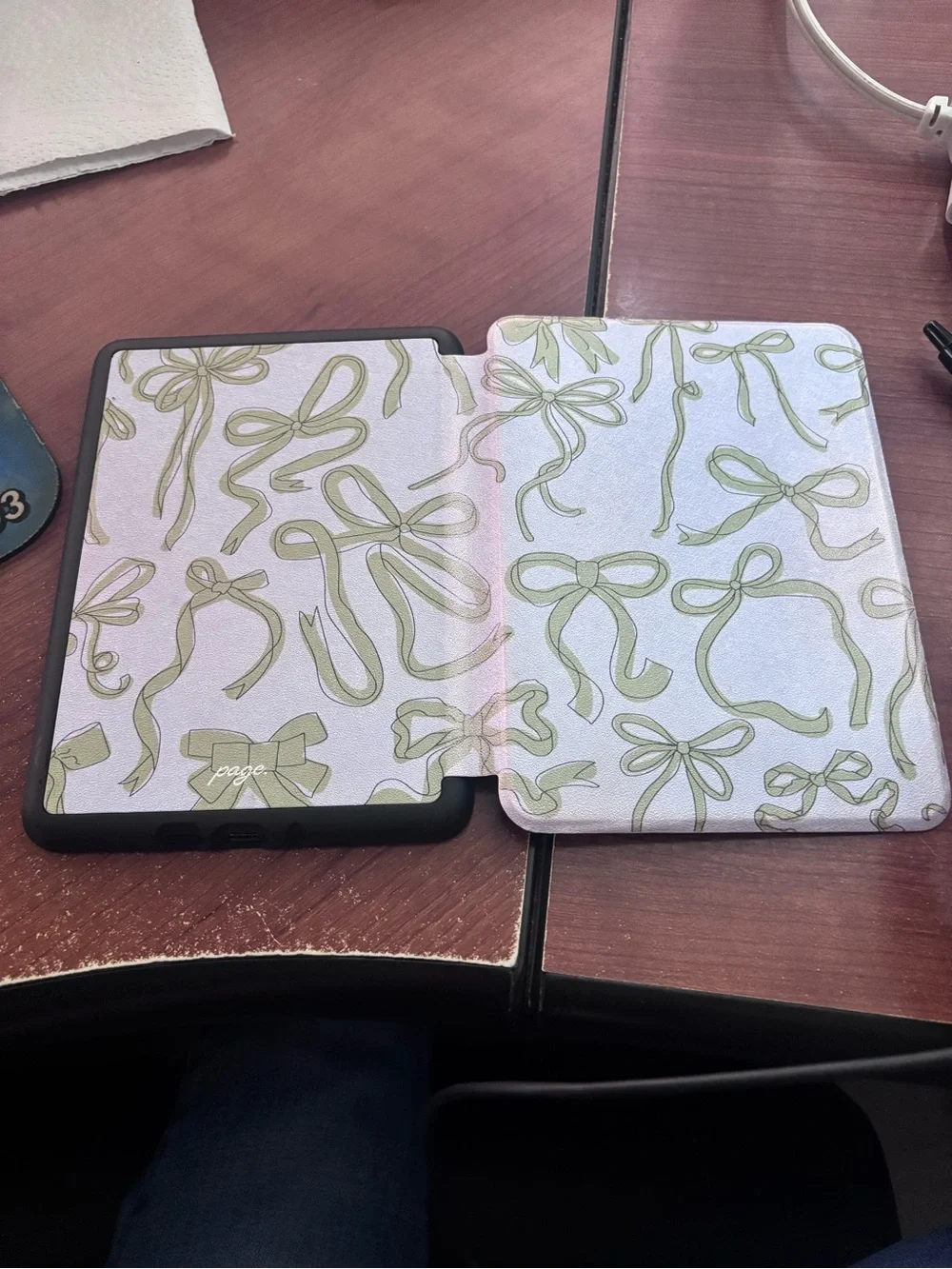 Bow Pattern Tablet Case — Light Silver with Sage Green Bows Kindle case